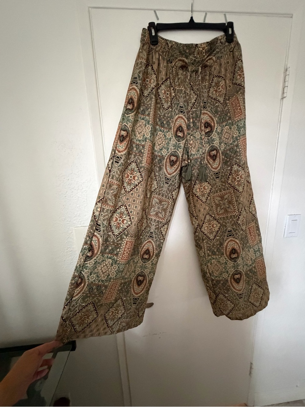 Tahari Printed Wide-Leg Pants in Olive and Tan Paisley - Picture 3 of 6